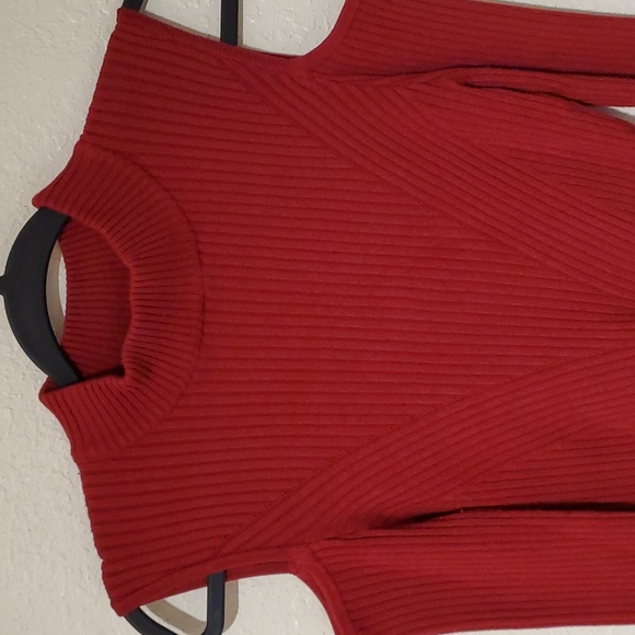 Bebe Crop Turtleneck, perfect for V-Day 🌹 - Picture 2 of 4
